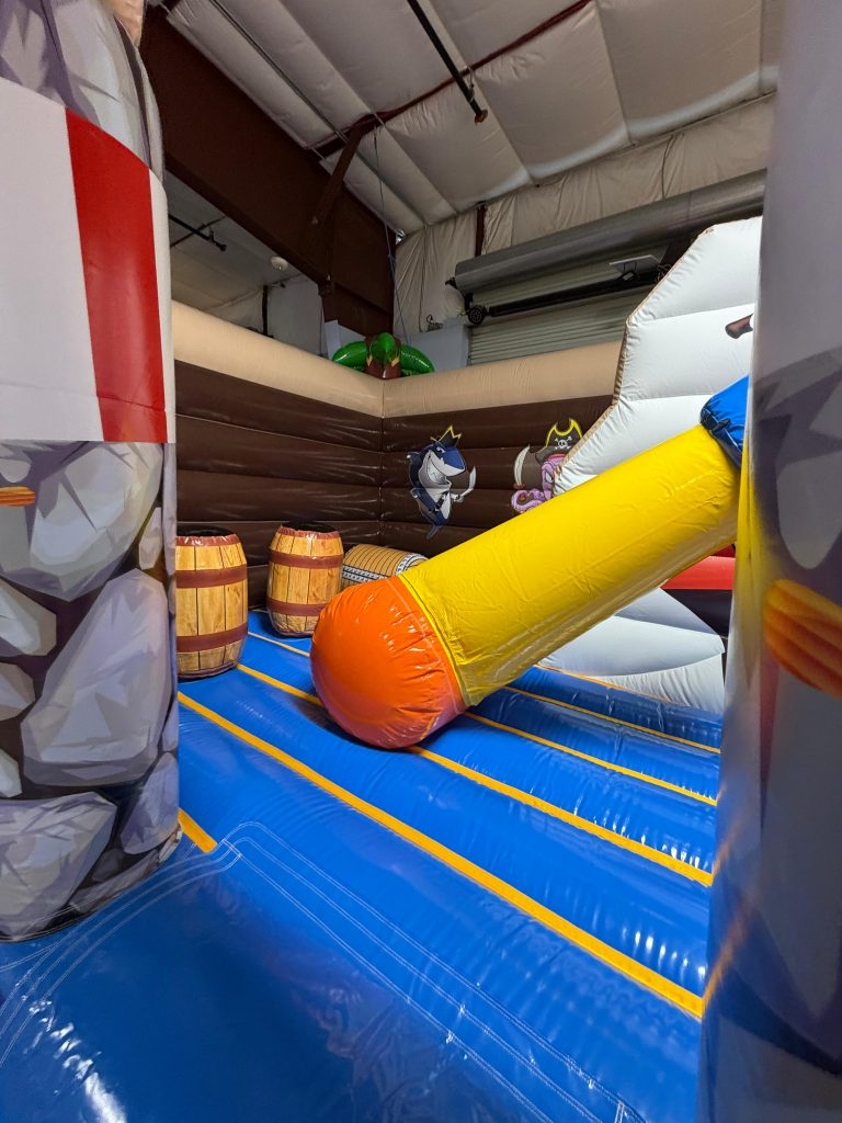 Set sail for nonstop fun inside our Pirate Bounce House! 🏴‍☠️✨